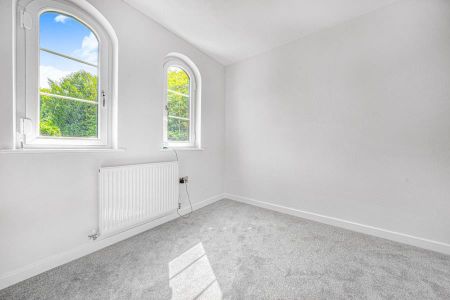 Epsom Road, Guildford - 3 bedrooms Property for lettings - Seymours - Photo 4