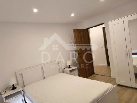 Ap cu 2 camere in centru, decomandat - Fotografie 3