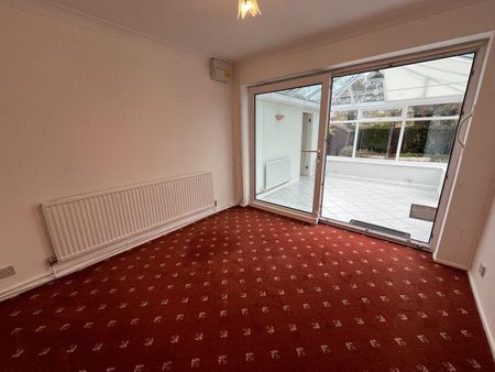 4 bedroom detached house to rent - Photo 2