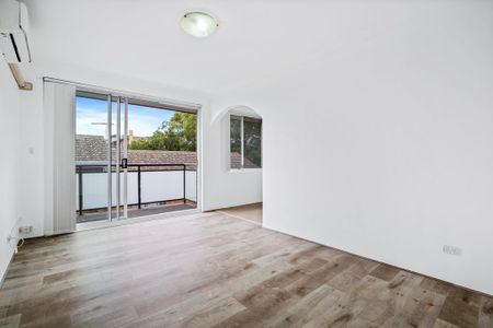 Freshly Renovated One Bedroom Unit In Prime Location - Photo 5