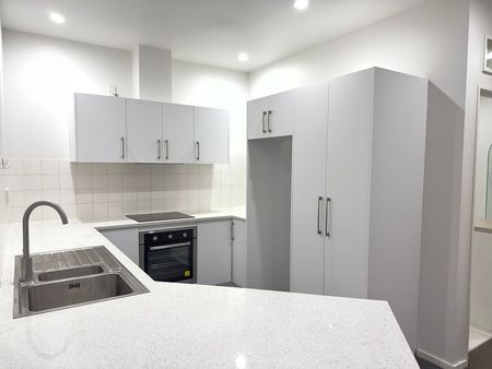 Spacious 2-Bedroom Living - Photo 5