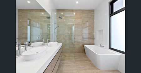 Luxury Living on the Park - Private Lift Access to Each Floor of Property. - Photo 2