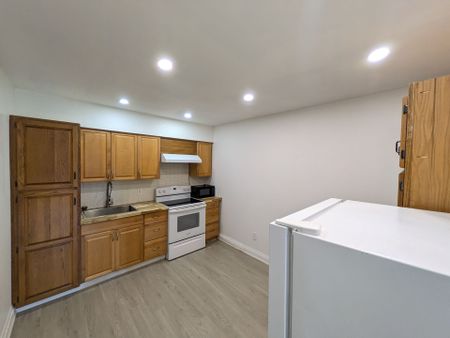 For Lease - 1865 Davenport Road Unit# 2, Toronto, Ontario - Photo 2