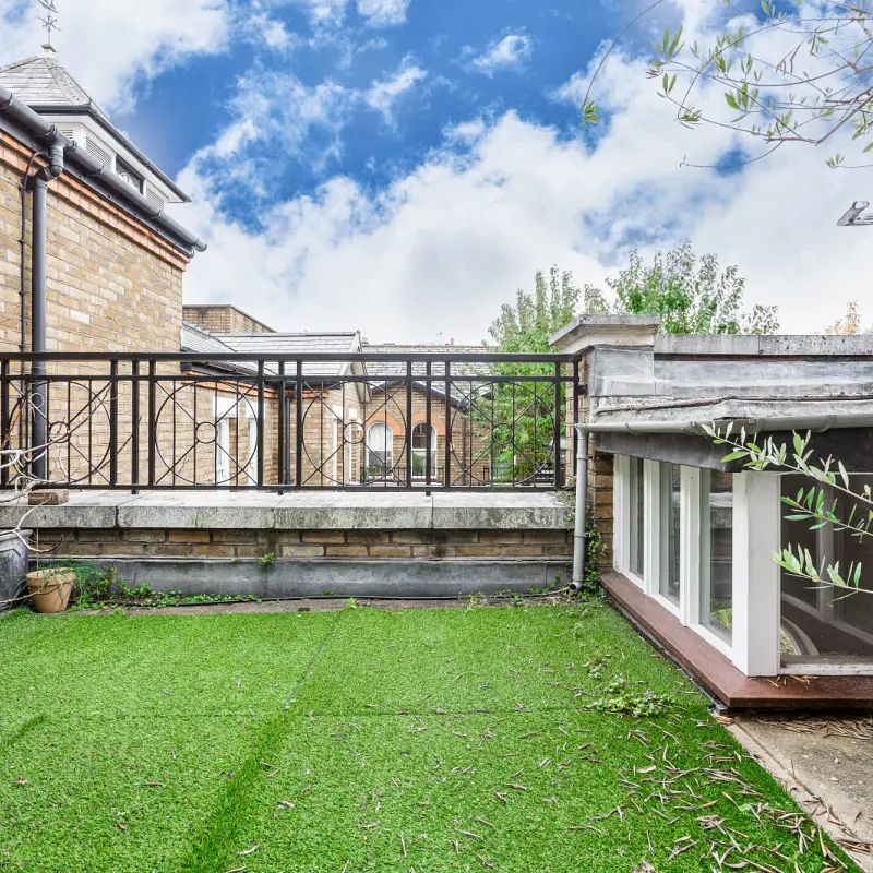 2 bedroom house in Wyfold Road - Photo 1