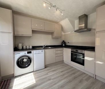 3 bedroom semi-detached house to rent - Photo 6