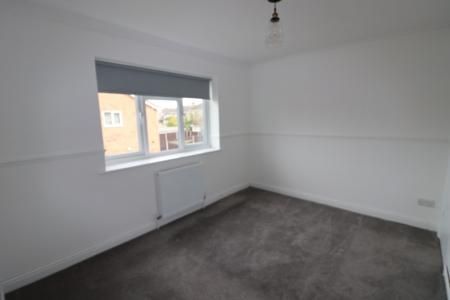 2 bedroom Terraced House To Let - Photo 3