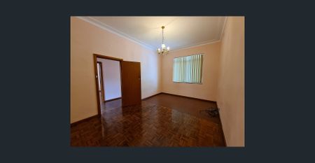 Full Brick 3 Bedroom House – Very Close to Hurstville Train Station - Photo 2