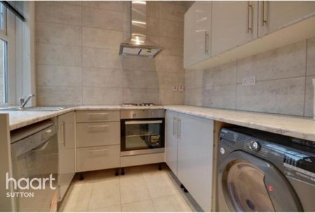 1 bedroom in a flat share to rent - Photo 2