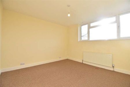 Ballantyne Road, Farnborough, Hampshire, GU14 - Photo 3