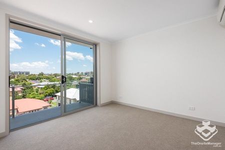 CENTRAL CHERMSIDE LOCATION - Photo 2