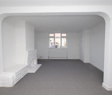 3 bedroom end of terrace house to rent - Photo 2