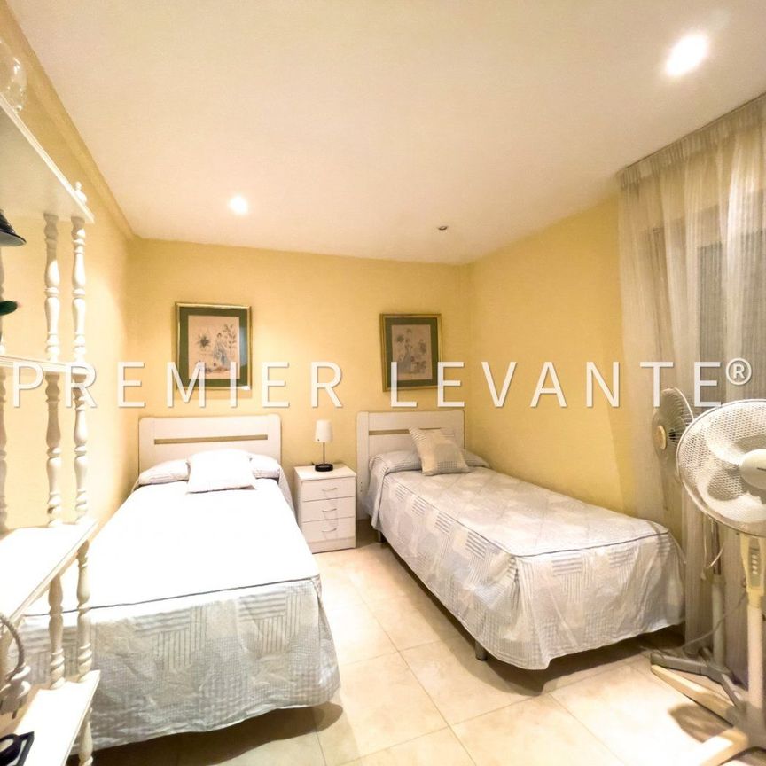 Piso de alquiler en Calle San Vicente, Mercado - Photo 1