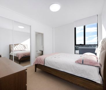 2 Bed 2 Bath 1 Car - Modern Apartment with Study and Area View ! ! ! - Photo 4