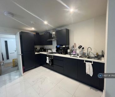 1 bedroom in a house share to rent - Photo 5