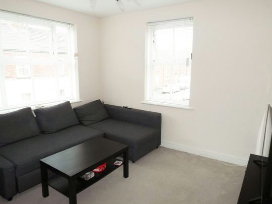 Flat to rent on - Photo 1
