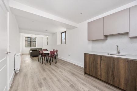 3 bedroom flat to rent - Photo 2