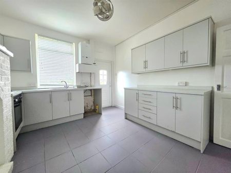 2 bedroom terraced house to rent - Photo 4