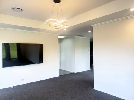 Modern and Warm - Photo 2