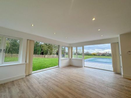 5 bedroom detached house to rent - Photo 2