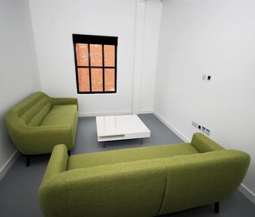 6 bedroom flat to rent - Photo 1