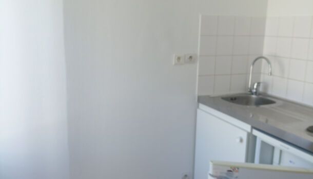 Appartement 2 pièces 32m2 REIMS 450 euros - Photo 1