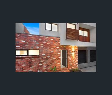 CONVENIENT AND MODERN COMFORT NEAR NORTHLAND - Photo 5