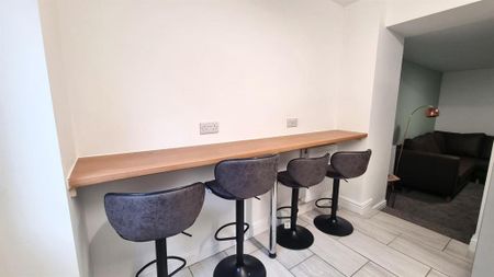 4 bedroom private hall to rent - Photo 3