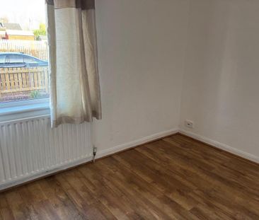 2 bedroom ground floor flat to rent - Photo 3