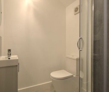 1 bedroom Flat To Let - Photo 5