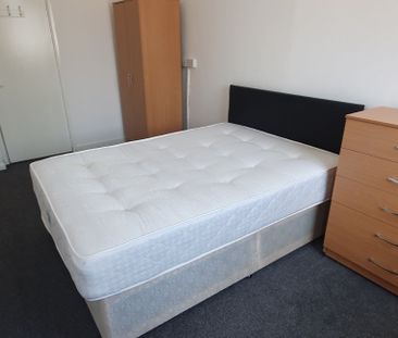 Flat 2, 18 Mundy Place, Cathays, Cardiff, CF24 4BZ - Photo 3