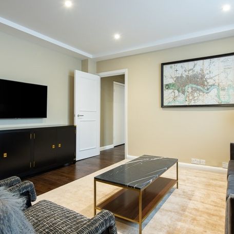 3 Bed Flat, Hill St, W1J - Photo 1