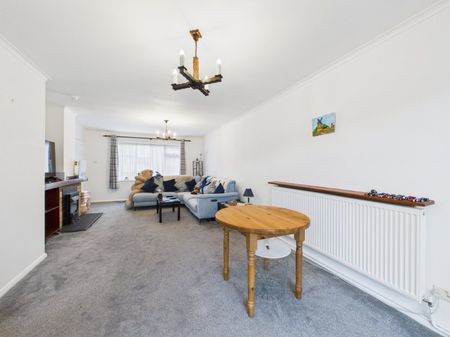 Firs Close, Hazlemere, High Wycombe,HP15 - Photo 2