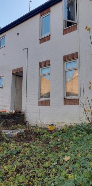 3 bedroom terraced house to rent - Photo 2