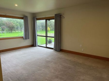 Charming 3BR Kumeu Haven w/ 1ha Lifestyle Block - Photo 5