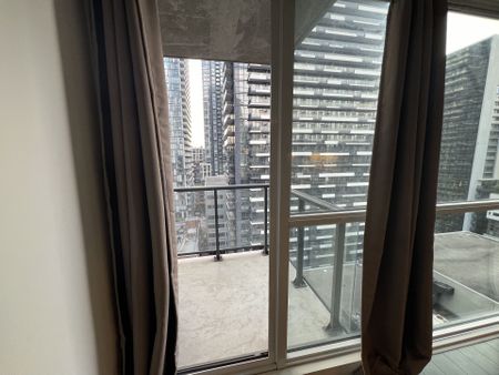 For Lease - 290 Adelaide Street Unit# 1503, Toronto, Ontario - Photo 2