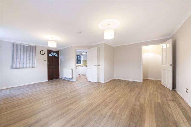 A bright and contemporary 3-bedroom home featuring spacious interiors, a modern kitchen, sleek bathroom, charming reception room and a light-filled conservatory  perfect for modern living. - Photo 1