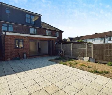 4 bedroom terraced house to rent - Photo 2
