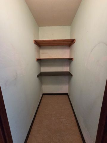 Uitzonderlijk ruim appartement met 4 slaapkamers, bureau en dubbele garage - Photo 2