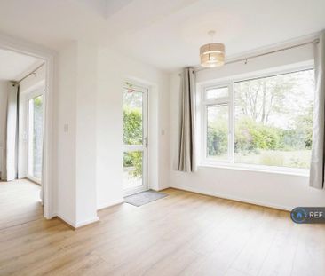 3 bedroom detached house to rent - Photo 3