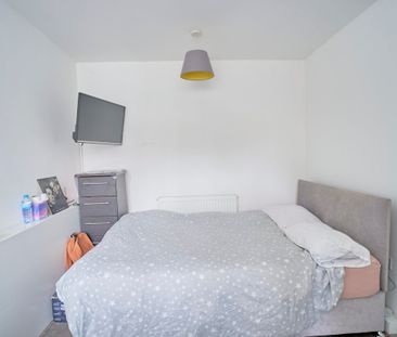 Howcroft House – Room 1 - Photo 3