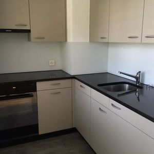 Center-near single apartment with seating - Photo 2