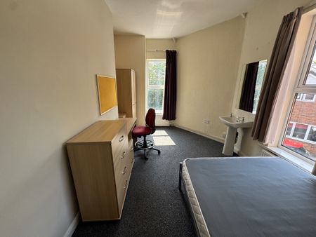 Kitchener Street, Huntington Road - P1098 - Photo 4