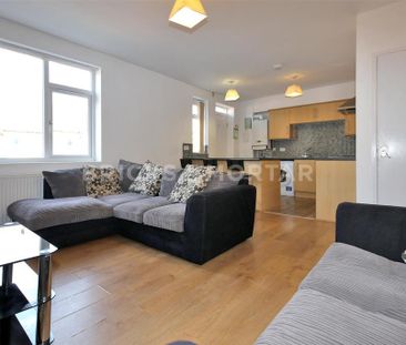 4 bedroom maisonette to rent - Photo 2