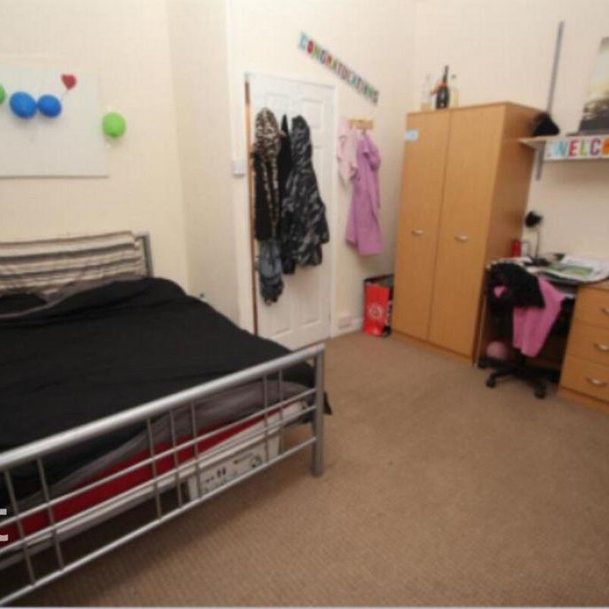 4 bedroom terraced house to rent - Photo 1