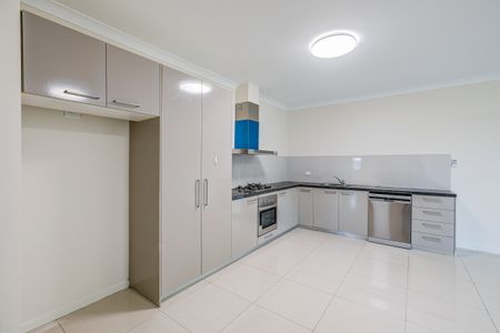 B/1 Oates Avenue, Woodridge QLD 4114 - House For Rent | Domain - Photo 3