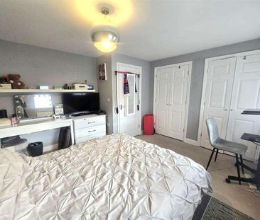 Pembroke Mews, GU14 - Photo 5