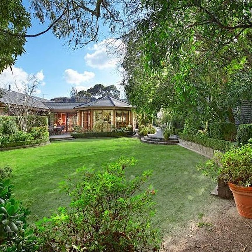 11 Loma Linda Grove, Balwyn North. - Photo 1