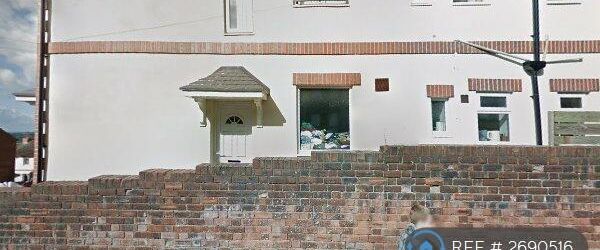 1 bedroom in a flat share to rent - Photo 1