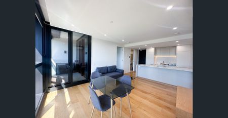 Furnished 2Bed 2Bath 1Car in East Central Tower - Photo 2