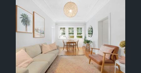 Charming art deco apartment with private access to garden courtyard - Photo 5